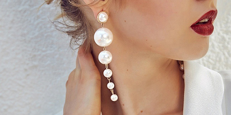 how to wear pearl earrings